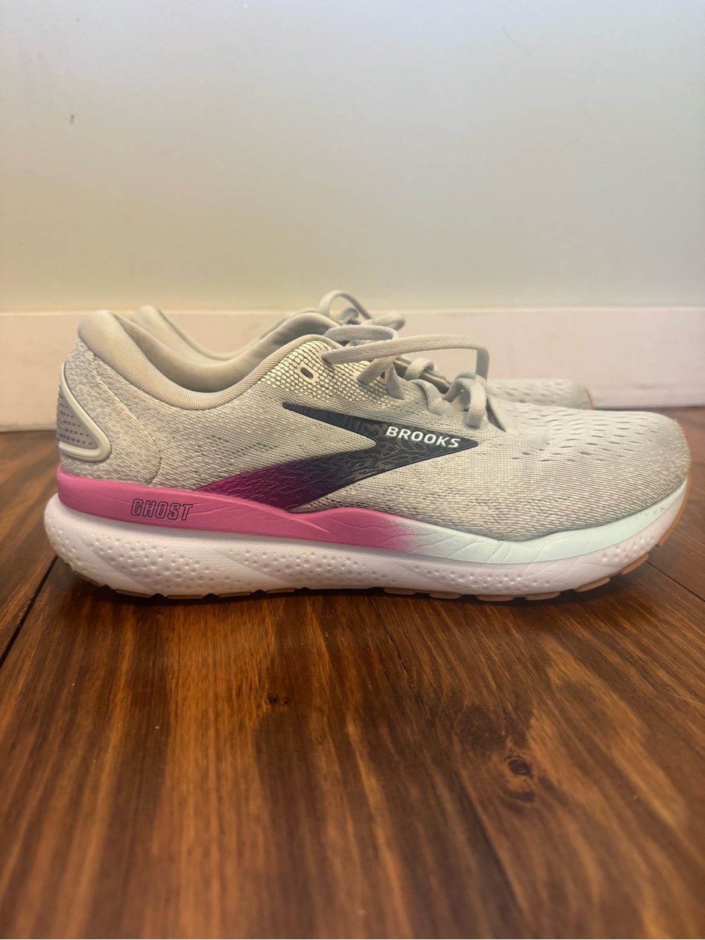 Brooks Women's Running Shoe - Light Gray with Pink Fade